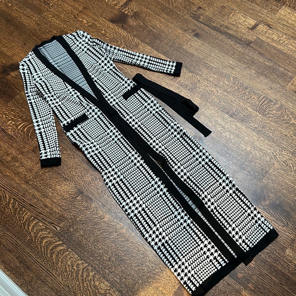 Black white hounds tooth duster with belt
